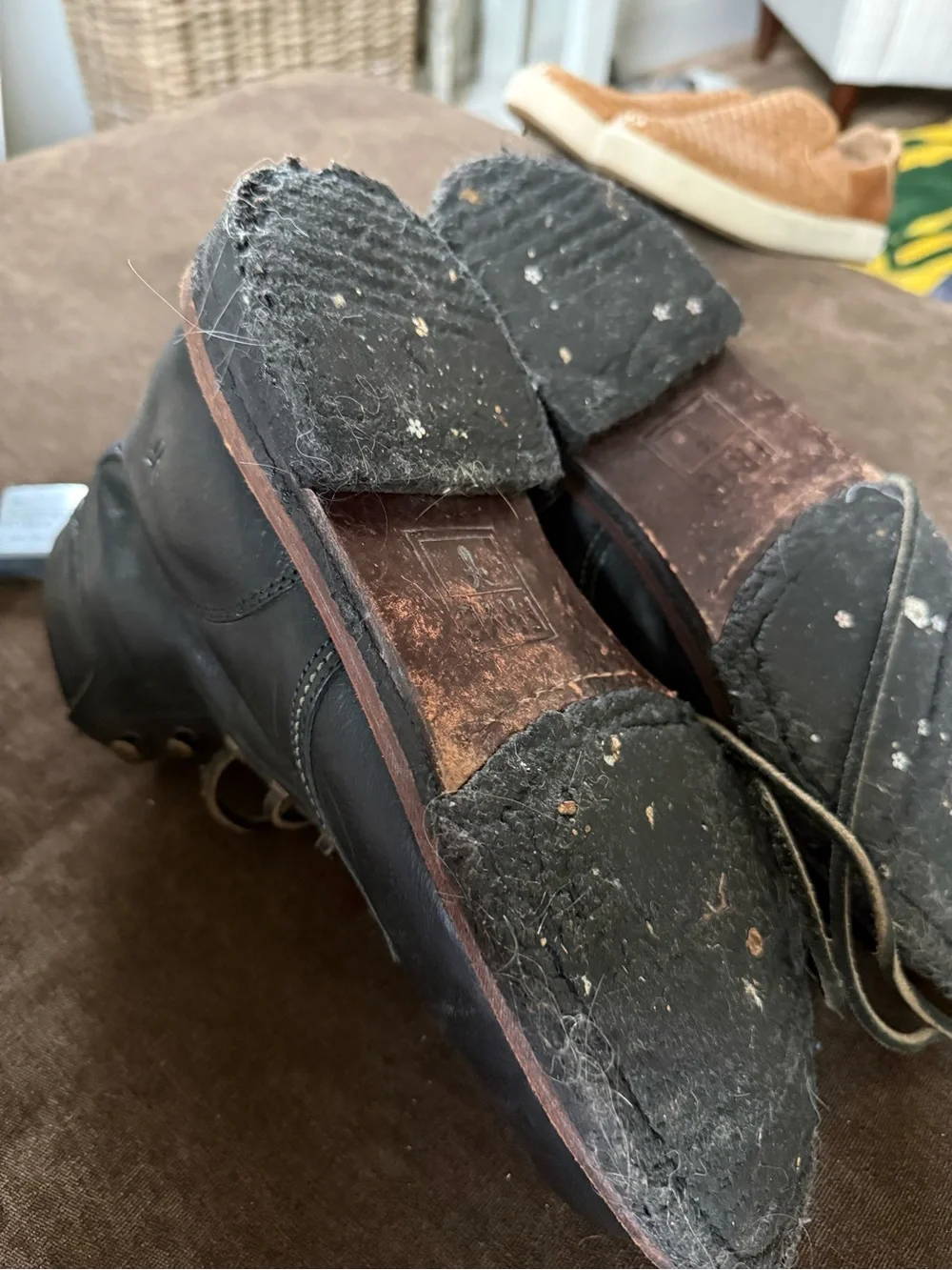 Frye Black Leather Lace-Up Men's Boots with Brown Welt size 8